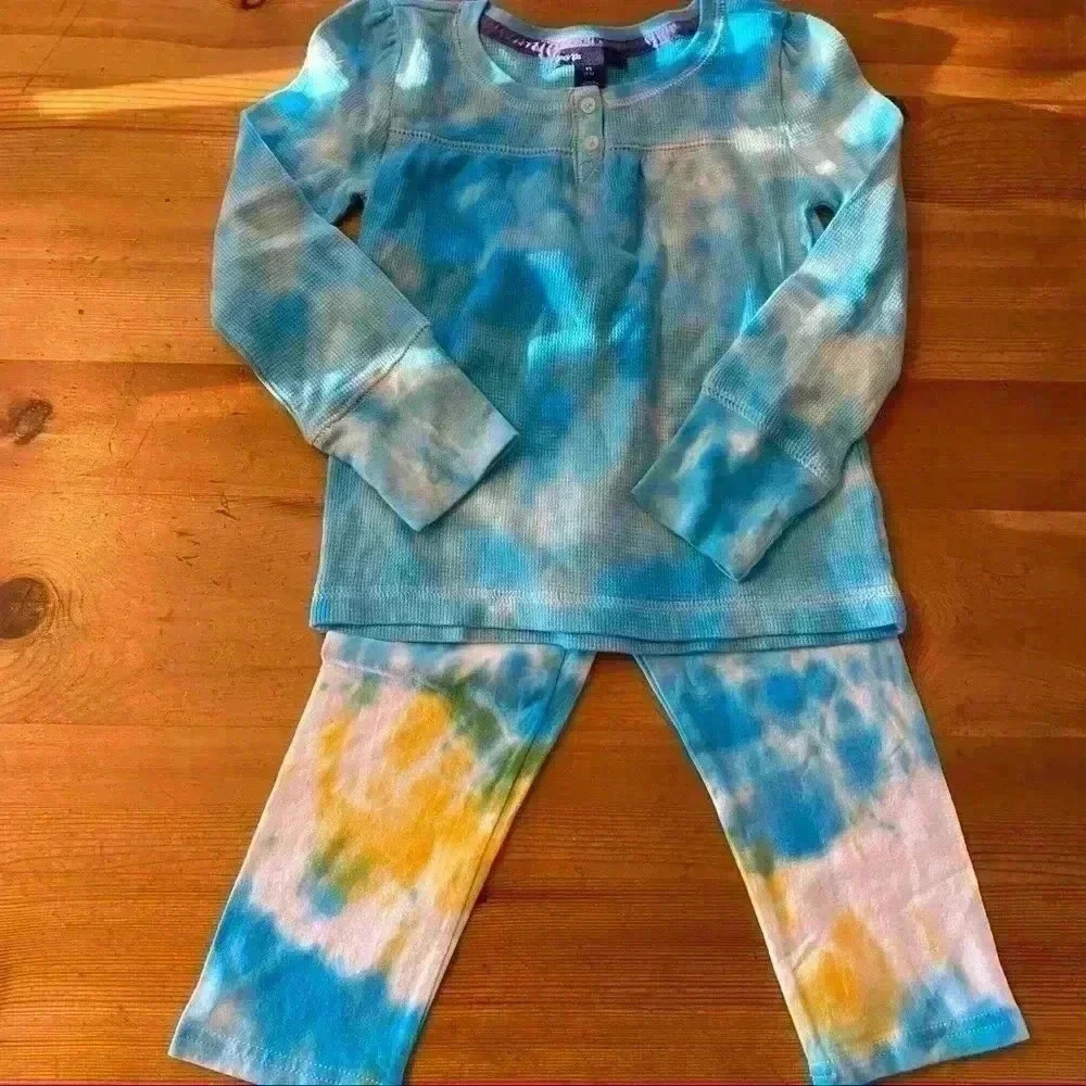 Tie dye gap waffle shirt and capris